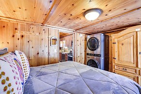Close to Skiing: Cabin w/ Pool Access in Breck