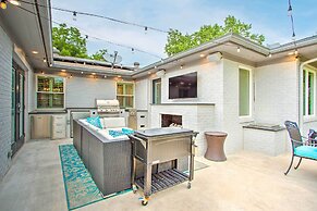 Norman House w/ Furnished Patio, Gas Grill!
