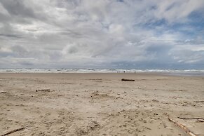 Oceanview Rockaway Beach Condo w/ Deck & Gas Grill