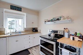 Oceanview Rockaway Beach Condo w/ Deck & Gas Grill