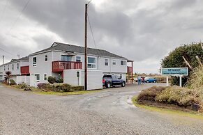 Oceanview Rockaway Beach Condo w/ Deck & Gas Grill