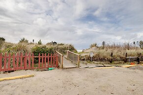 Oceanview Rockaway Beach Condo w/ Deck & Gas Grill