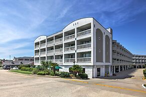 Galveston Condo w/ Oceanfront Views & 2 Pools