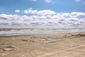 Galveston Condo w/ Oceanfront Views & 2 Pools