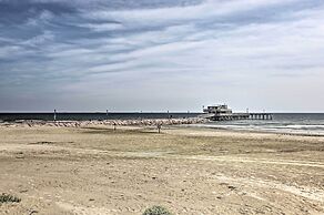 Galveston Condo w/ Oceanfront Views & 2 Pools