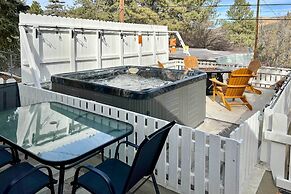 Cabin w/ Mountain Views ~ 2 Mi to Ruidoso Midtown!