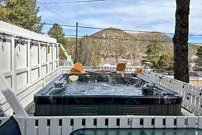 Cabin w/ Mountain Views ~ 2 Mi to Ruidoso Midtown!