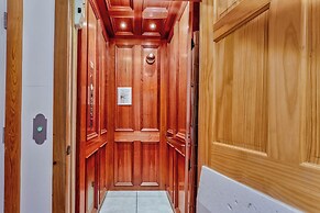 Riverfront Carrabelle Home w/ Furnished Patio!