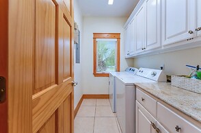 Riverfront Carrabelle Home w/ Furnished Patio!