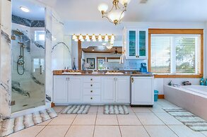 Riverfront Carrabelle Home w/ Furnished Patio!