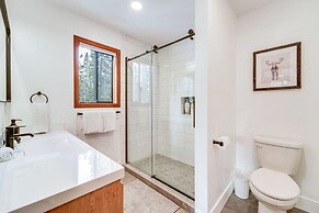 Updated Tahoe Donner Cabin w/ Golf Course Views!