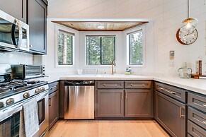 Updated Tahoe Donner Cabin w/ Golf Course Views!