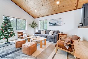 Updated Tahoe Donner Cabin w/ Golf Course Views!
