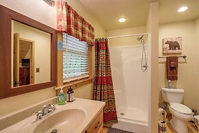 Private Cabin on 2 Acres: Hot Tub, 10 Mi to Boone!