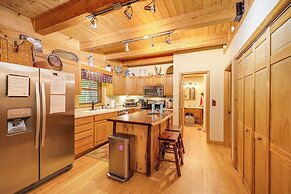 Private Cabin on 2 Acres: Hot Tub, 10 Mi to Boone!