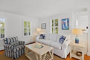 Walk to Skaket Beach: Charming Cottage w/ Deck