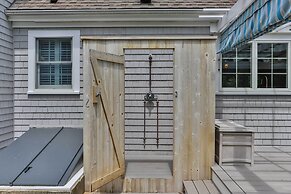 Walk to Skaket Beach: Charming Cottage w/ Deck