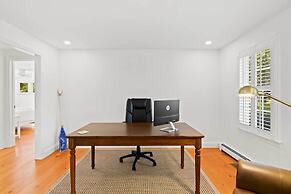 2 Bicycles Provided! Cape Cod Cottage w/ Deck