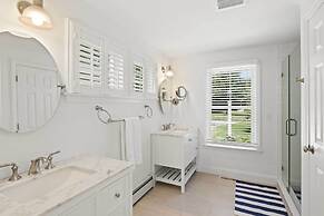 Walk to Skaket Beach: Charming Cottage w/ Deck