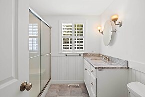 2 Bicycles Provided! Cape Cod Cottage w/ Deck