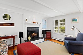 Walk to Skaket Beach: Charming Cottage w/ Deck