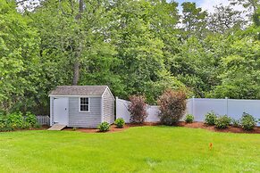 Walk to Skaket Beach: Charming Cottage w/ Deck