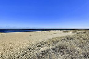 1 Mi to Town & Oyster Pond Beach: Chatham Retreat