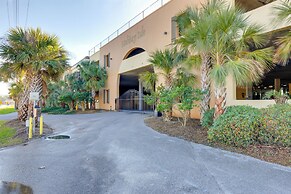 Private Beachwalk: Resort Condo in Dauphin Island