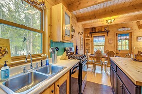 Deck, Fire Pit & Grill: Log Cabin in Black Hawk