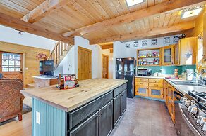 Deck, Fire Pit & Grill: Log Cabin in Black Hawk