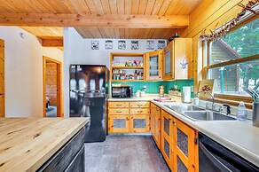 Deck, Fire Pit & Grill: Log Cabin in Black Hawk