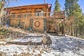 Deck, Fire Pit & Grill: Log Cabin in Black Hawk
