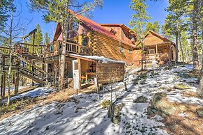 Deck, Fire Pit & Grill: Log Cabin in Black Hawk