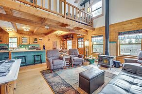 Deck, Fire Pit & Grill: Log Cabin in Black Hawk