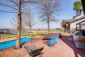 Cedar Creek Lakefront Vacation Rental w/ Pool