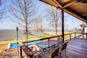 Cedar Creek Lakefront Vacation Rental w/ Pool
