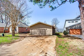 Cedar Creek Lakefront Vacation Rental w/ Pool