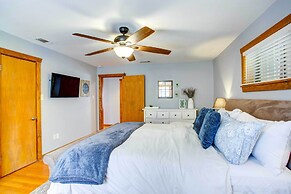 Cedar Creek Lakefront Vacation Rental w/ Pool