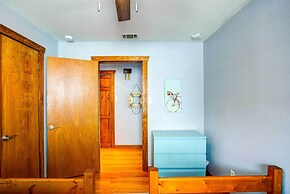 Cedar Creek Lakefront Vacation Rental w/ Pool