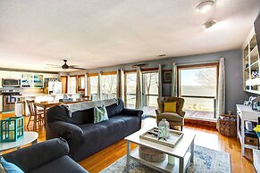Cedar Creek Lakefront Vacation Rental w/ Pool