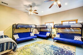 Cedar Creek Lakefront Vacation Rental w/ Pool