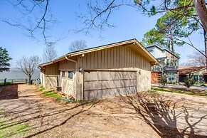 Cedar Creek Lakefront Vacation Rental w/ Pool