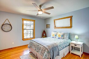 Cedar Creek Lakefront Vacation Rental w/ Pool