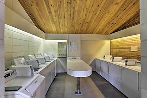 2 Mi to Keystone Resort: Condo w/ Hot Tub Access!