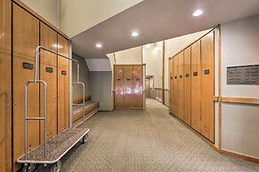 2 Mi to Keystone Resort: Condo w/ Hot Tub Access!