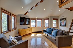 Bright Downtown Telluride Condo - Steps to Lift!