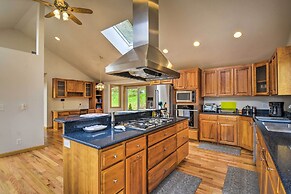 Idyllic Retreat ~ 20 Mi to Olympic National Park!