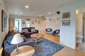 Charming Gold Beach Home < 1 Mi to Rogue River!