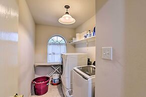 Family-friendly Home ~ 12 Mi to Space Center!