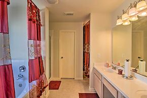 Family-friendly Home ~ 12 Mi to Space Center!